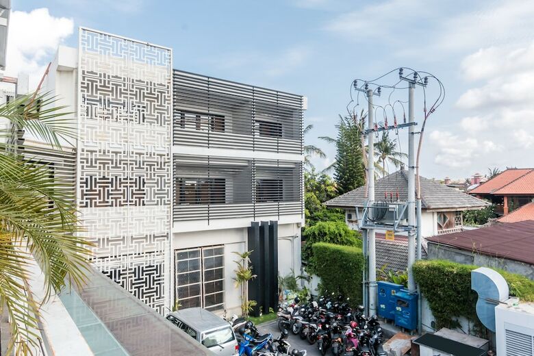 Hotel Zen Rooms Kuta Beach Poppies Lane