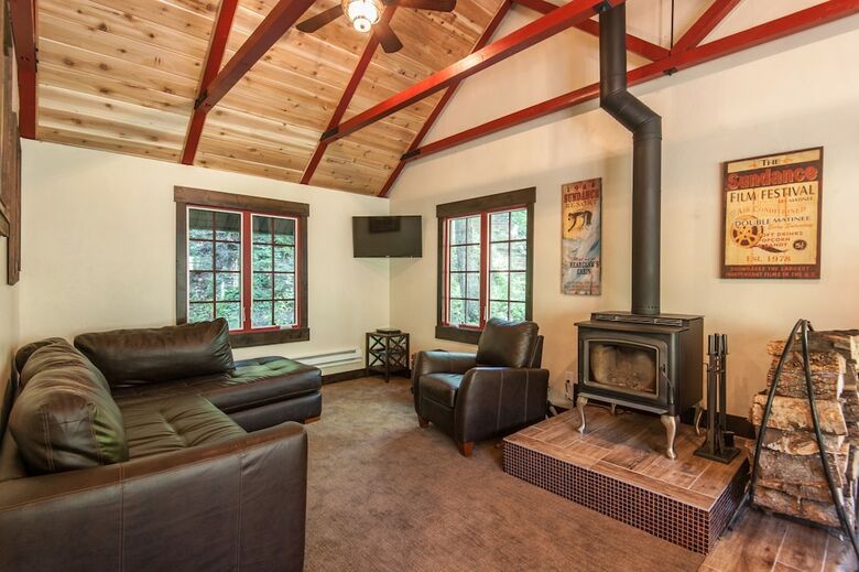 Cabana Hideaway Above The Stream