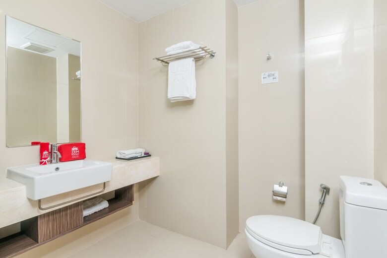 Hotel Zen Rooms Raya Kuta 3
