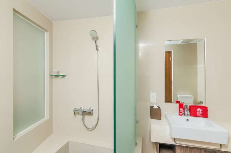Hotel Zen Rooms Raya Kuta 3
