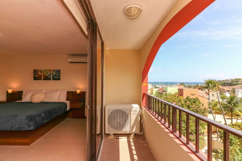 Hotel The Plaza Suites