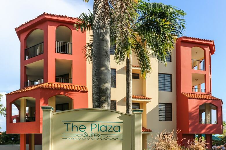 Hotel The Plaza Suites