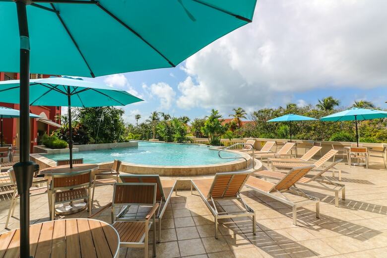 Hotel The Plaza Suites