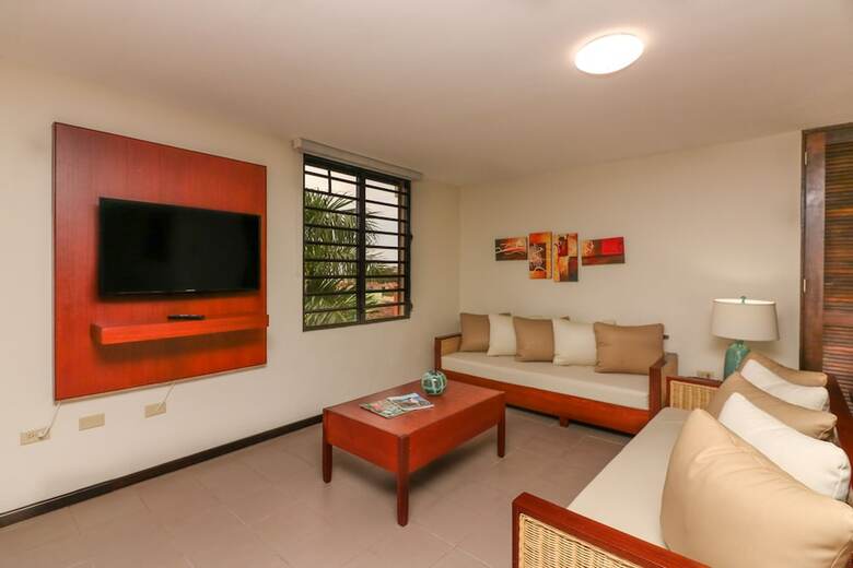 Hotel The Plaza Suites