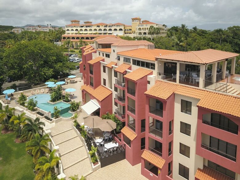 Hotel The Plaza Suites