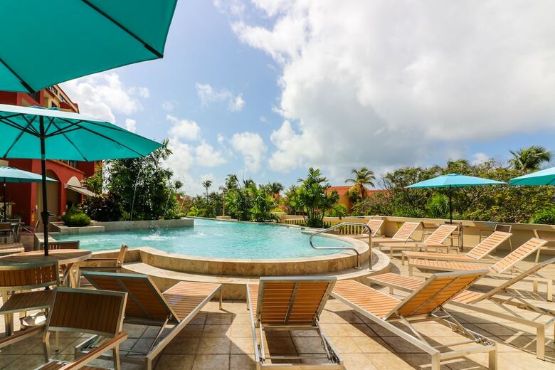 Hotel The Plaza Suites