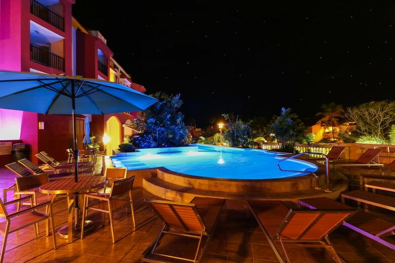 Hotel The Plaza Suites