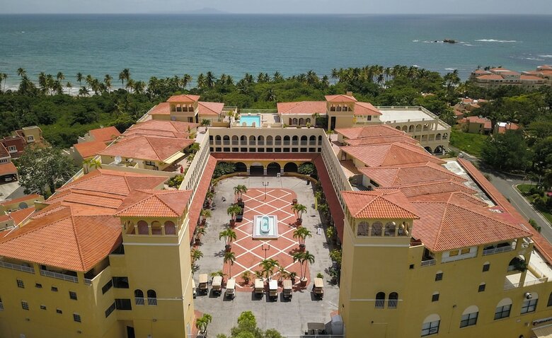 Hotel The Plaza Suites
