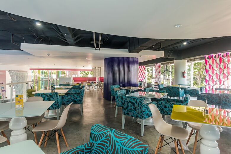 Hotel Zen Premium Kuta Raya