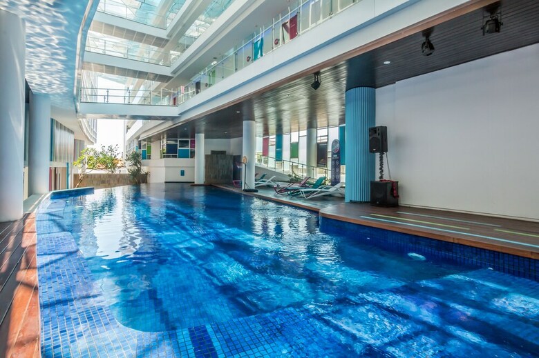 Hotel Zen Premium Kuta Raya