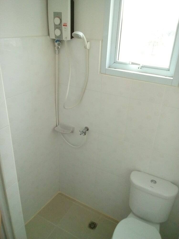 Hostal Suratthani Airport Hostel