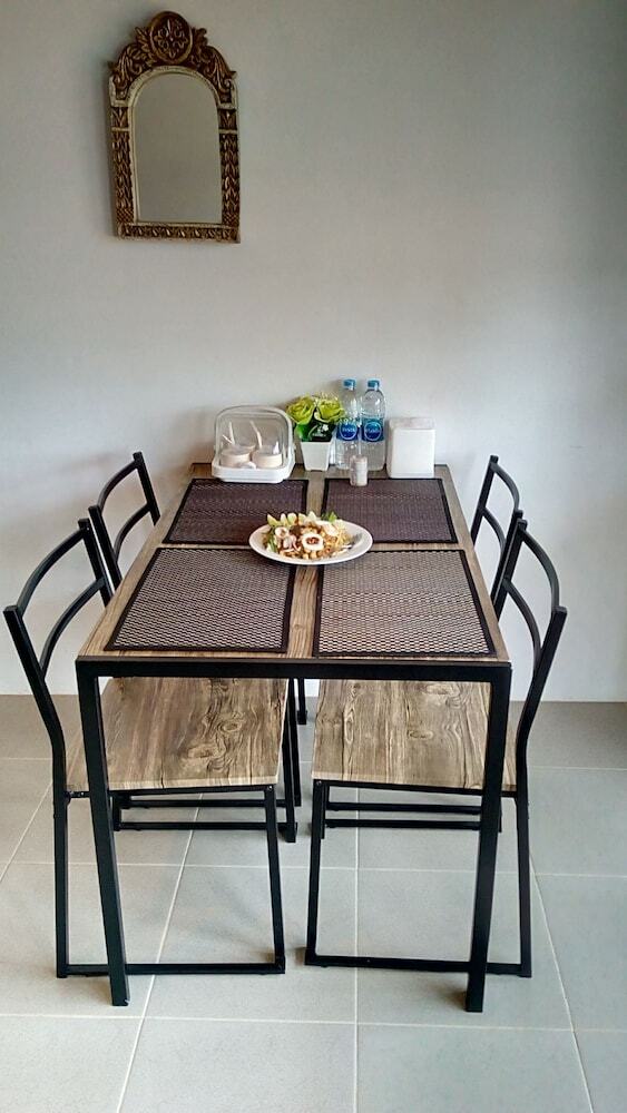 Hostal Suratthani Airport Hostel