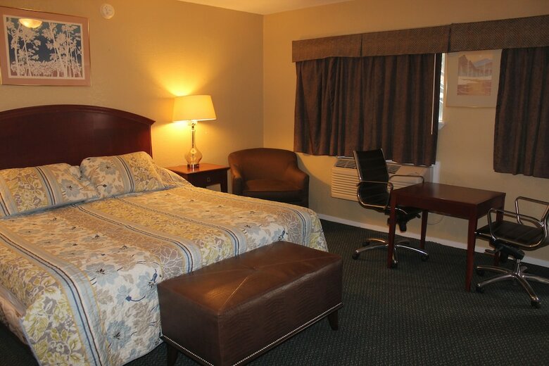 Motel Ranch House Inn And Suites