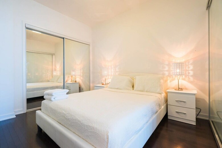 New One Bedroom Condo Downtown-cn Tower