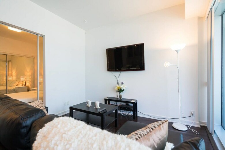 New One Bedroom Condo Downtown-cn Tower