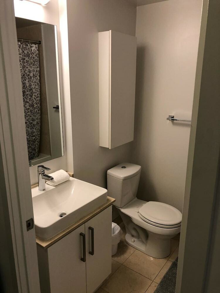 New One Bedroom Condo Downtown-cn Tower