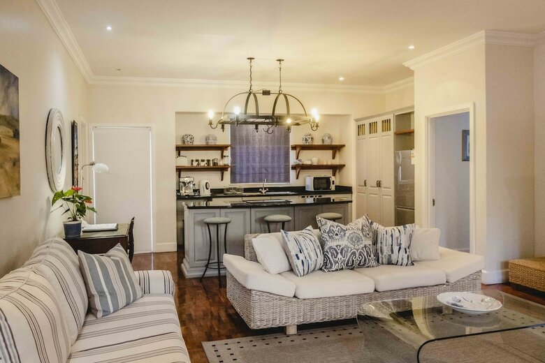 Hotel Admiralty Beach House