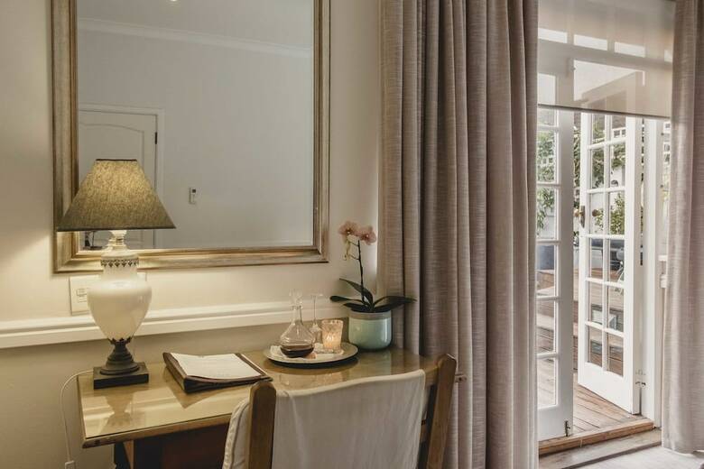 Hotel Admiralty Beach House