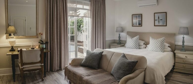 Hotel Admiralty Beach House