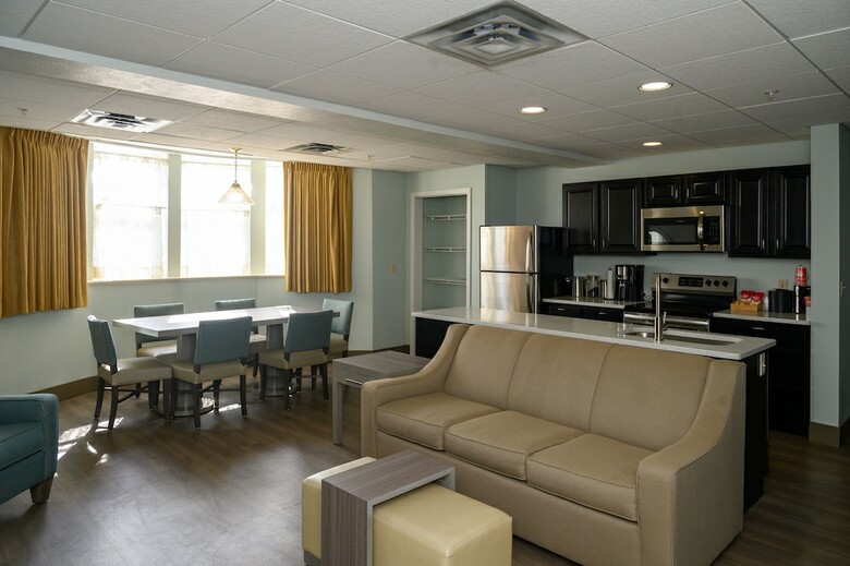 Hotel Cherry Tree Inn & Suites