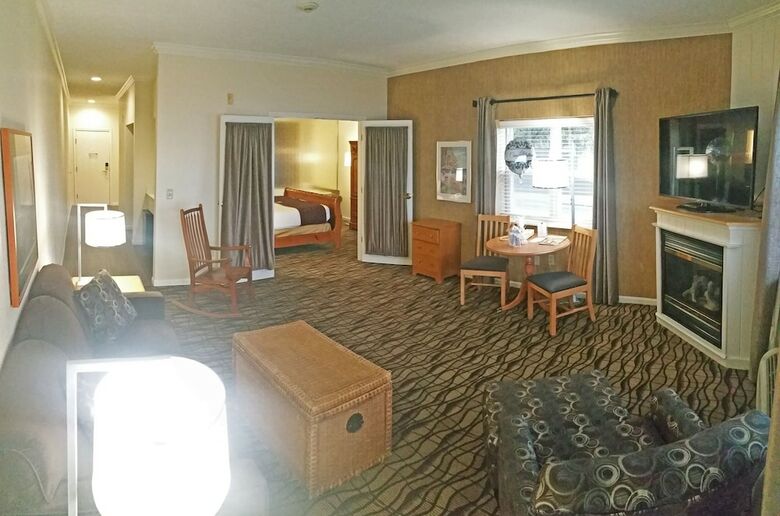 Hotel Cherry Tree Inn & Suites