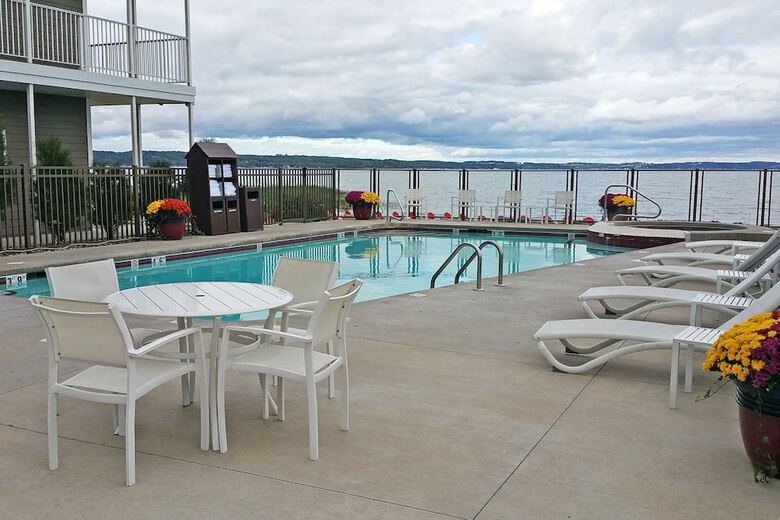Hotel Cherry Tree Inn & Suites