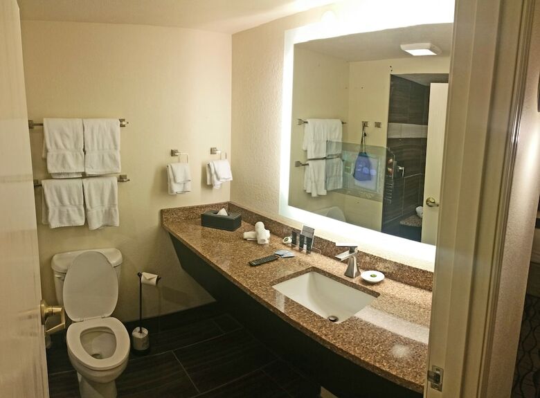 Hotel Cherry Tree Inn & Suites
