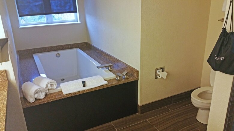 Hotel Cherry Tree Inn & Suites
