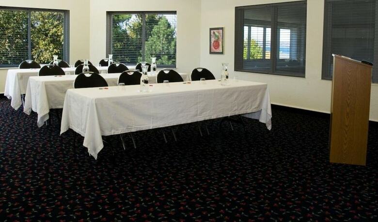 Hotel Cherry Tree Inn & Suites