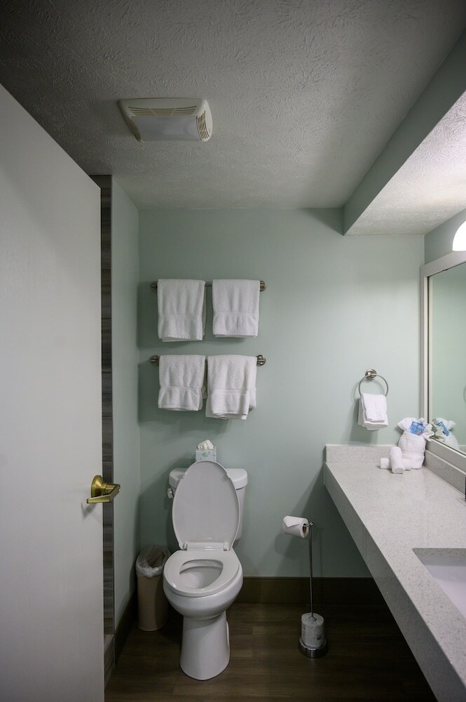 Hotel Cherry Tree Inn & Suites