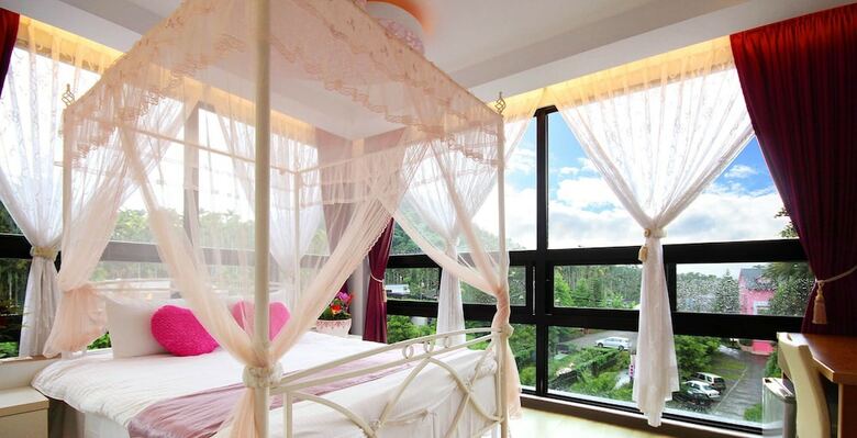Full House Bed And Breakfast