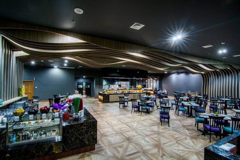 Hotel Mercure Yangon Kaba Aye