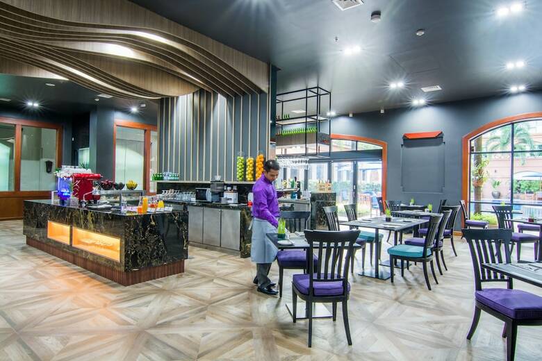 Hotel Mercure Yangon Kaba Aye