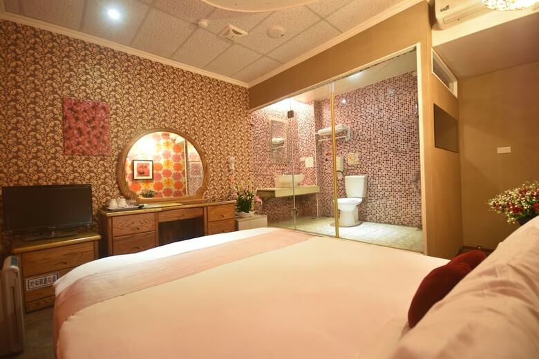 Sun Moon Love Hotel
