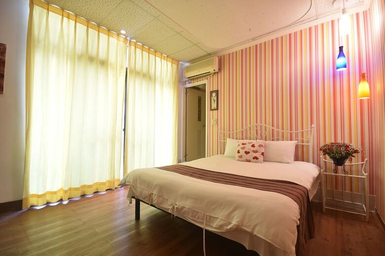Sun Moon Love Hotel
