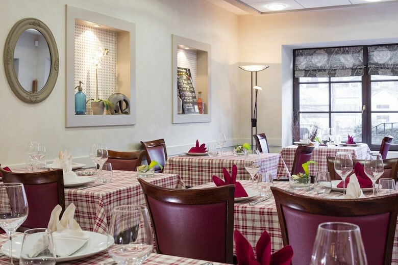 Hotel Les Chatelmin�s Restaurant Chez Gustave