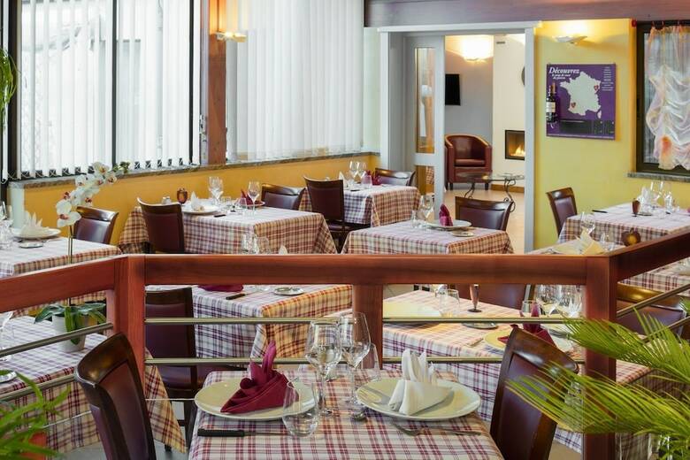 Hotel Les Chatelmin�s Restaurant Chez Gustave