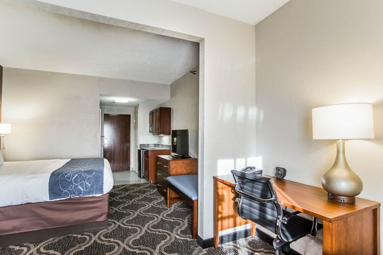 Hotel Comfort Suites Pineville - Ballantyne Area