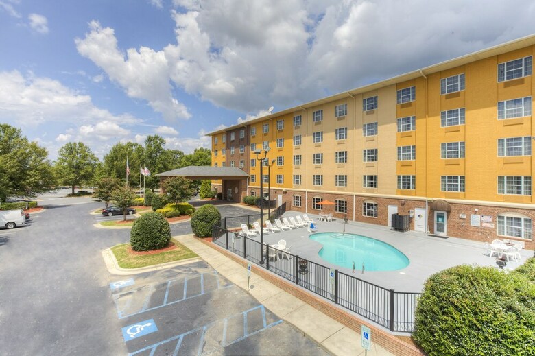 Hotel Comfort Suites Pineville - Ballantyne Area