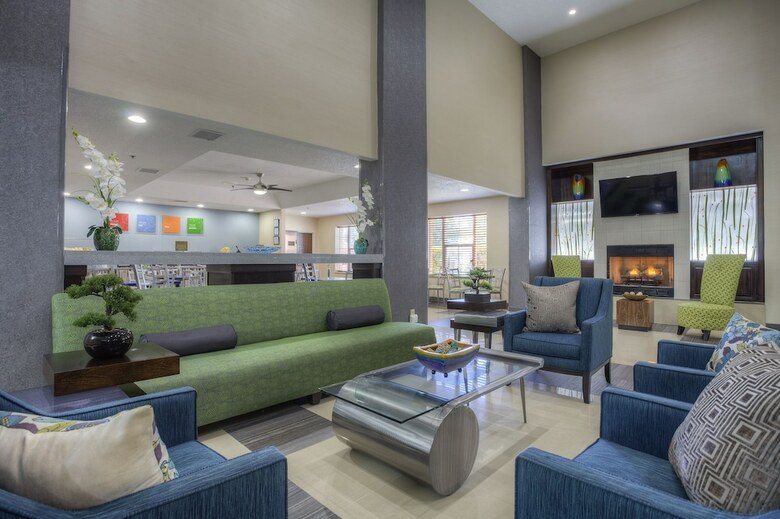 Hotel Comfort Suites Pineville - Ballantyne Area