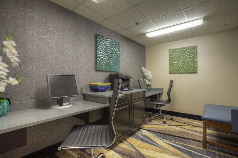 Hotel Comfort Suites Pineville - Ballantyne Area