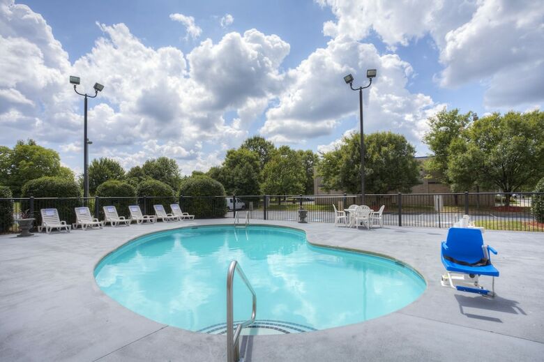 Hotel Comfort Suites Pineville - Ballantyne Area