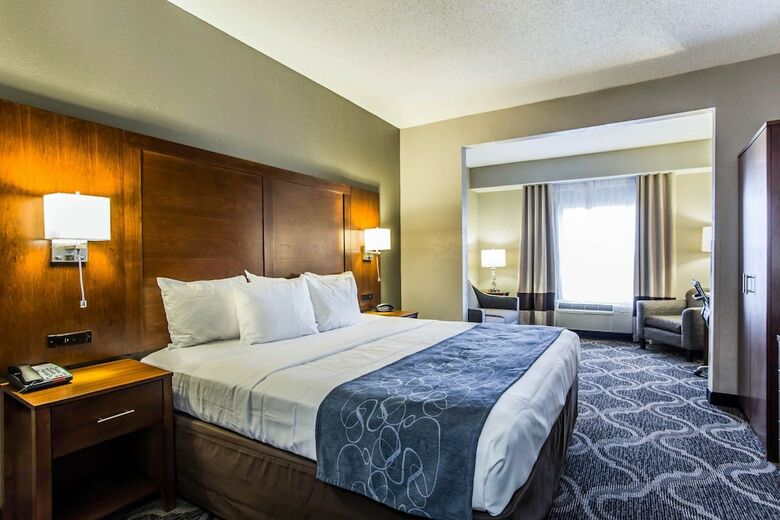 Hotel Comfort Suites Pineville - Ballantyne Area