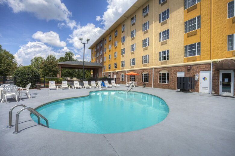 Hotel Comfort Suites Pineville - Ballantyne Area
