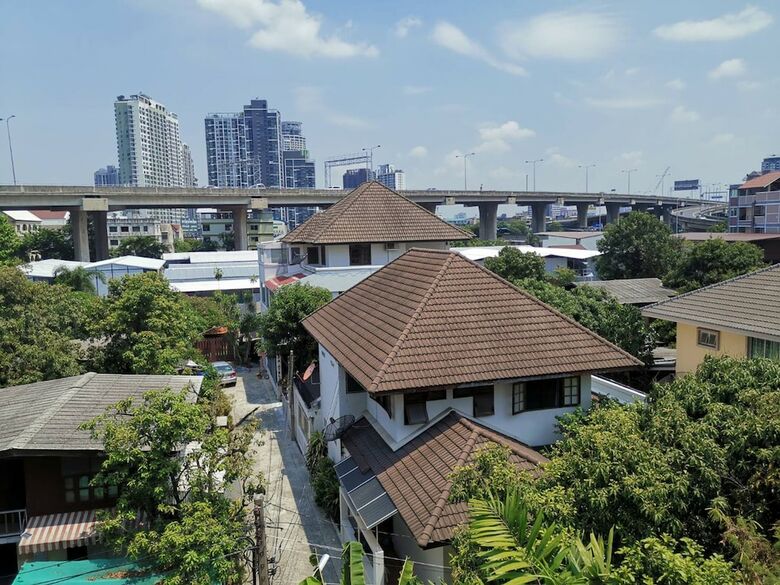 Hostal Hide Bangkok Hostel