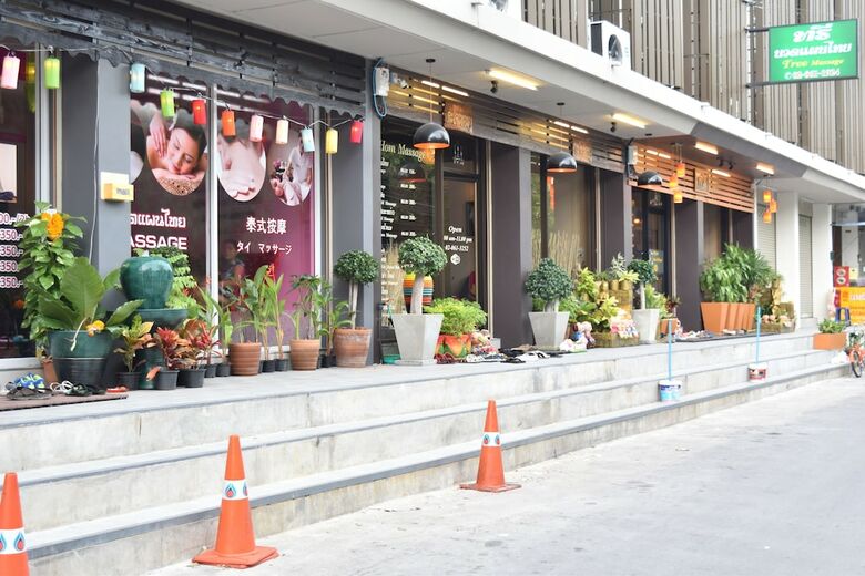 Hostal Hide Bangkok Hostel