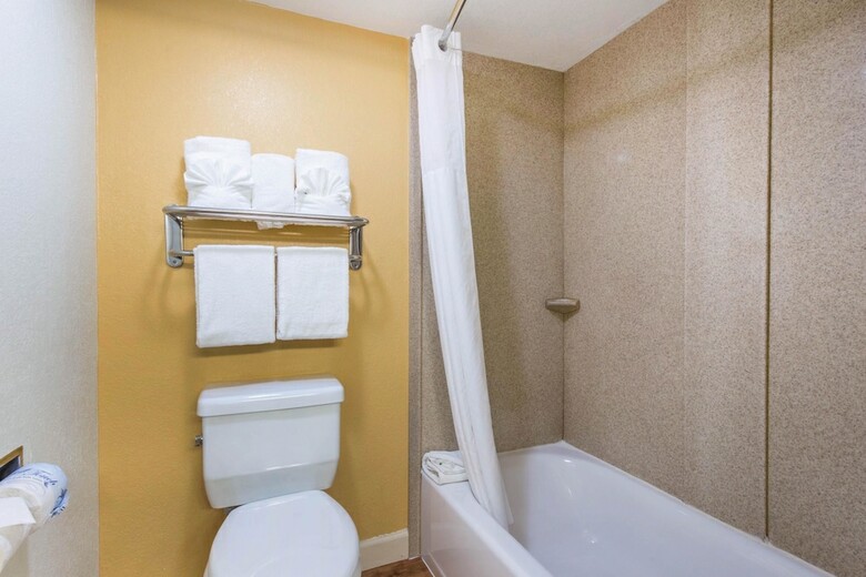 Hotel Quality Inn & Suites Near The Theme Parks