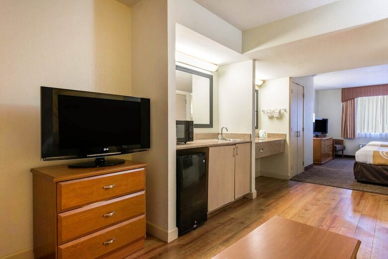 Hotel Quality Inn & Suites Near The Theme Parks
