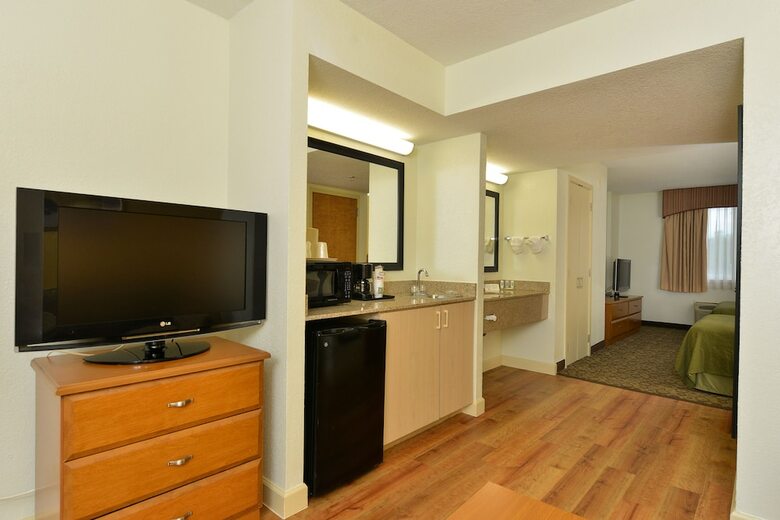 Hotel Quality Inn & Suites Near The Theme Parks
