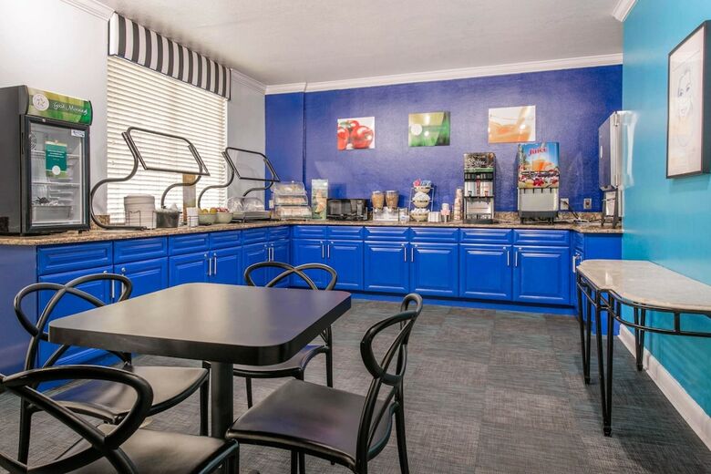 Hotel Quality Inn & Suites Near The Theme Parks